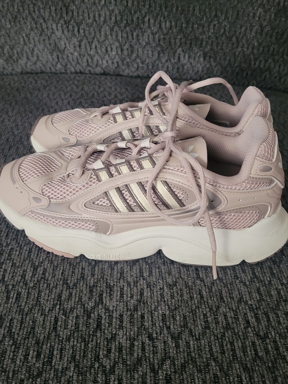Women's Adidas Osmillen Sneakers